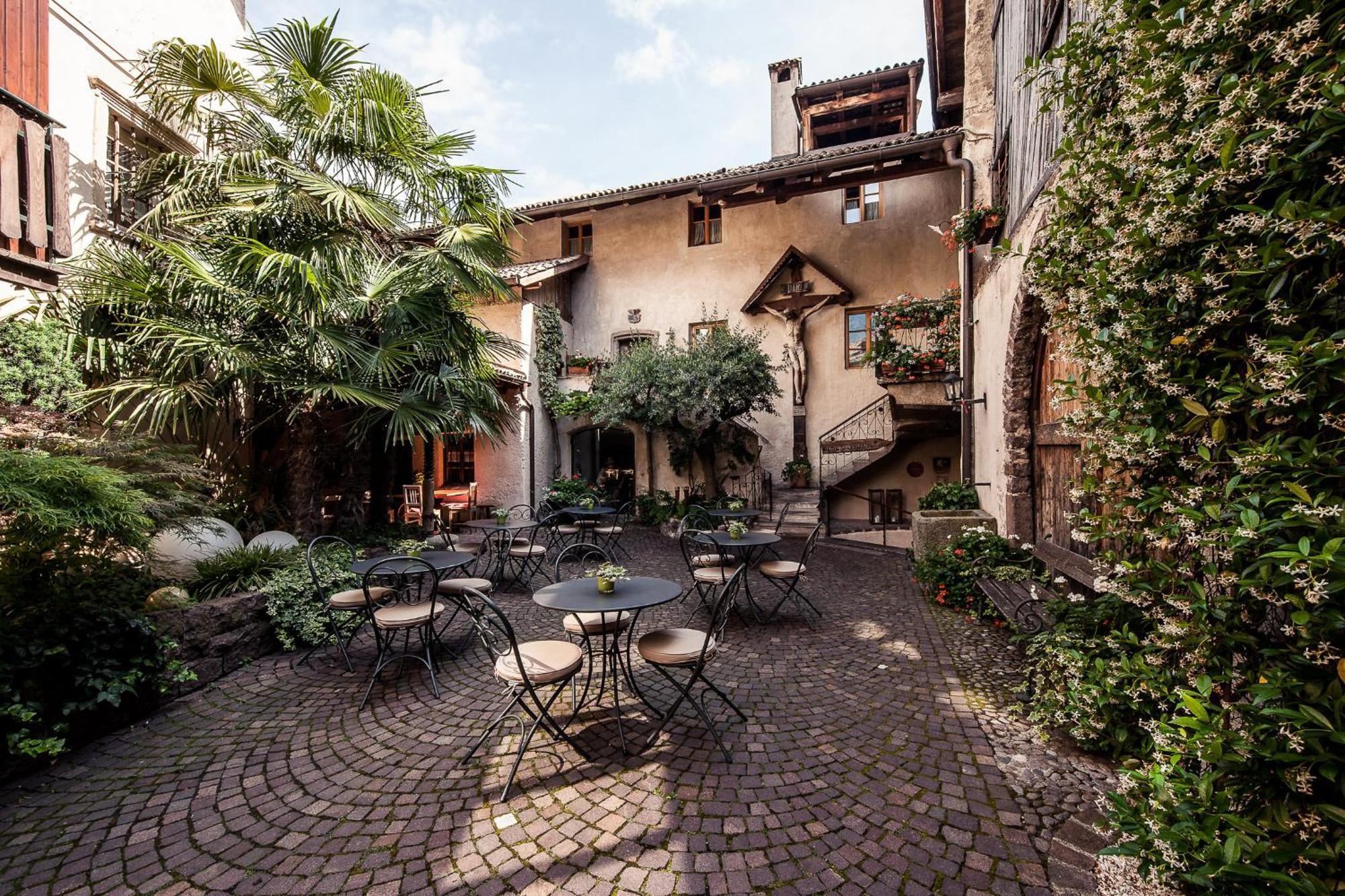 Romantik Hotel Jagdhof Caldaro Bagian luar foto